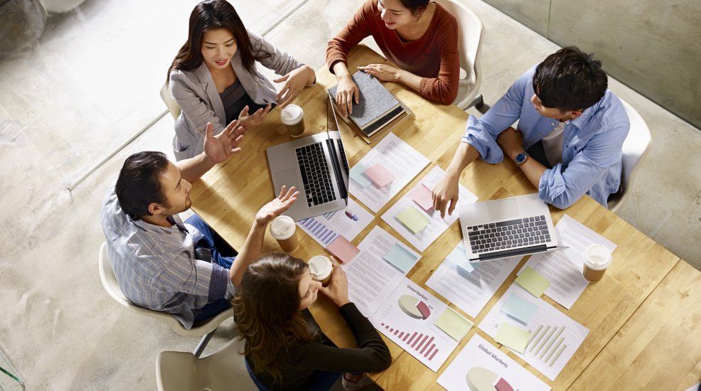 Incentivos de vendas: como melhorar o desempenho da equipe em lojas de móveis