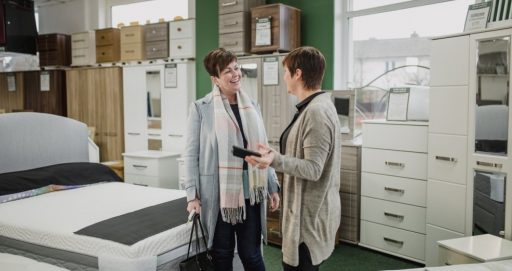 Qual a diferença entre revenda e franquia? Como isso se aplica para lojas de móveis?