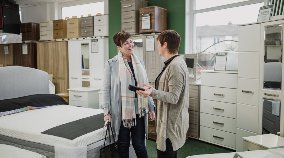 Qual a diferença entre revenda e franquia? Como isso se aplica para lojas de móveis?