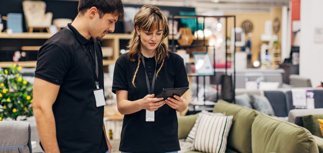 Como contratar bons profissionais para sua loja de móveis